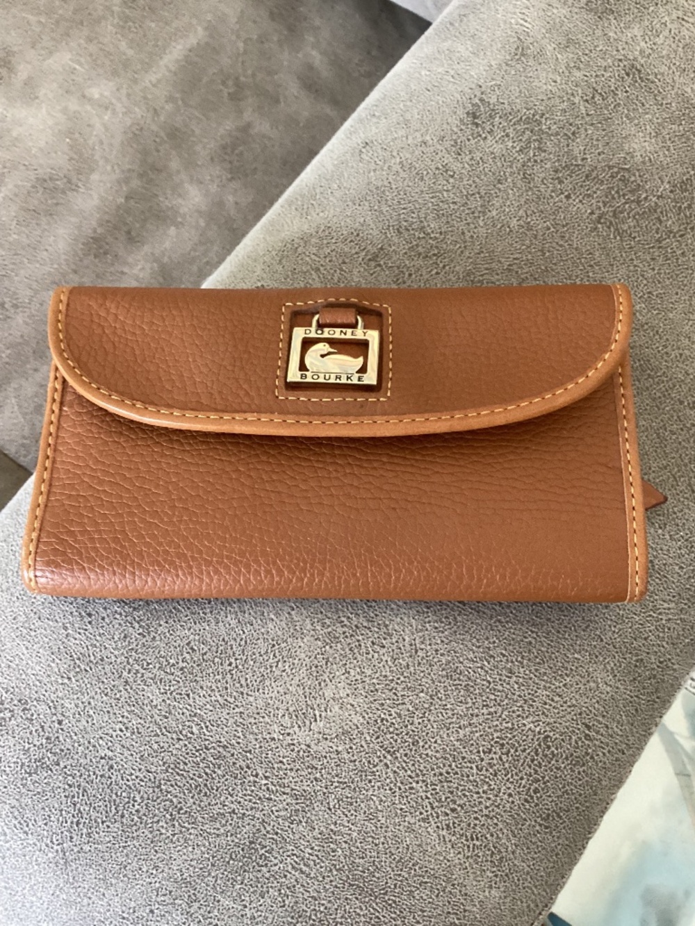Dooney & Bourke Dillen Tan pebble leather trifold wallet like new condition